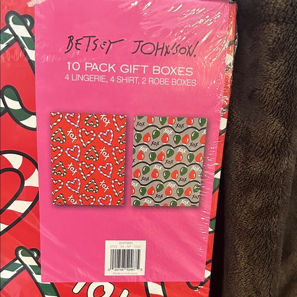 Betsey Johnson Other - Betsey Johnson Pink, Red & Green Holiday Gift Box Set